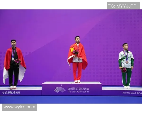 杭州亚运会羽毛球队展现卓越团队协作精神与拼搏精神的精彩表现